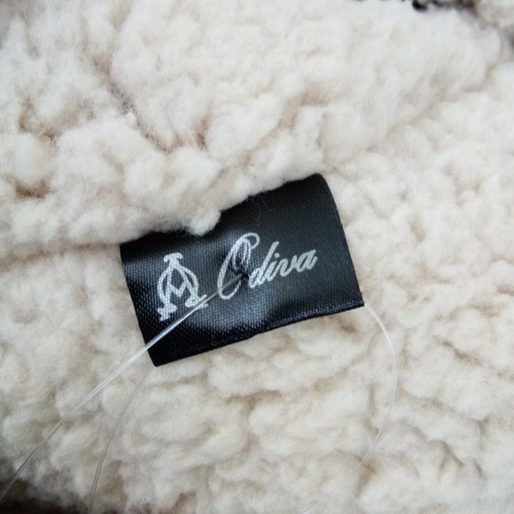 A Odiva Leopard Print Sherpa Lined Vest Cardigan - Picture 5 of 7